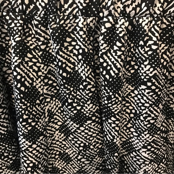 Alfani Ladies'’ Skirt - Size Small - Picture 2 of 3